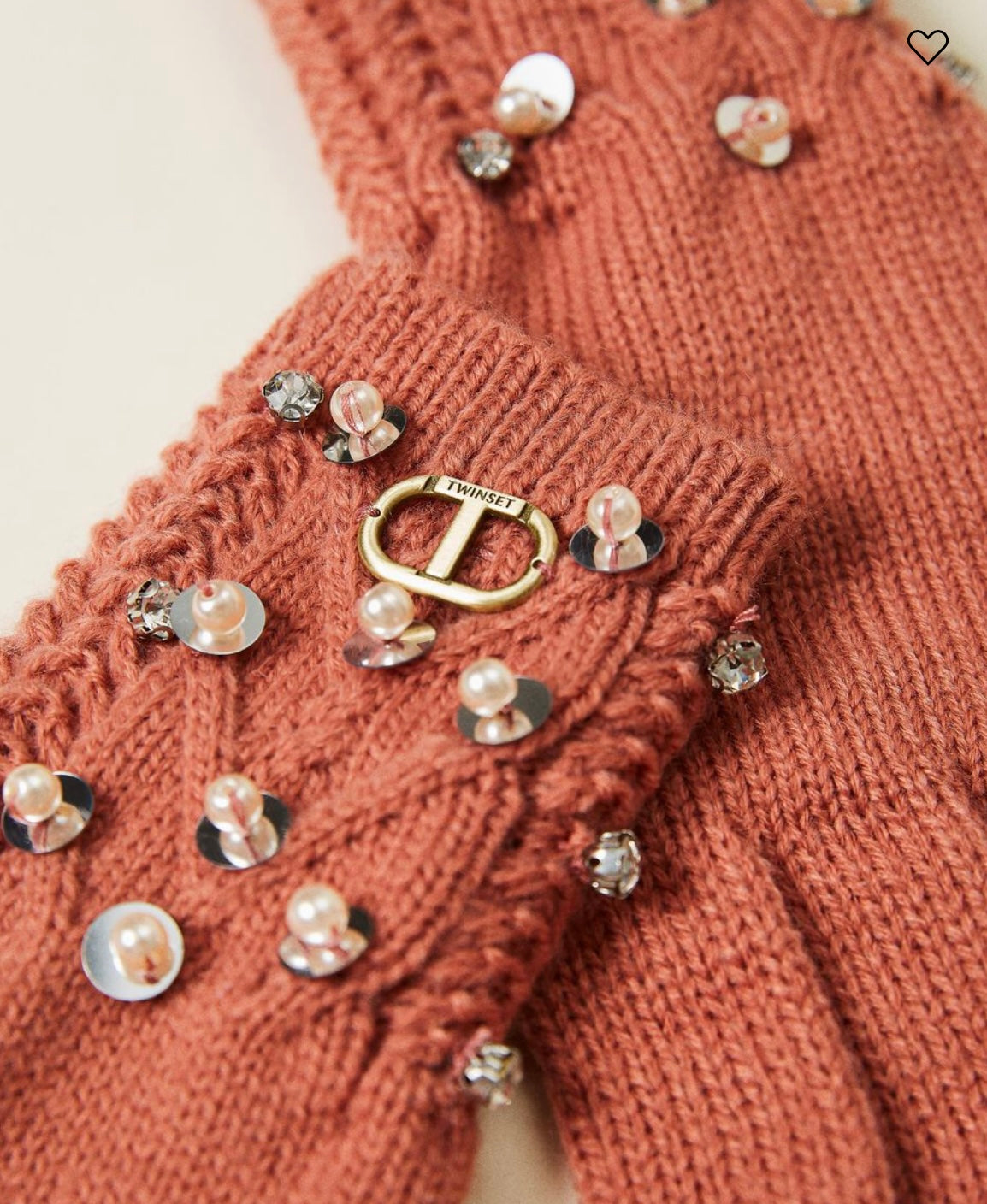 Cable knit gloves with embroidery