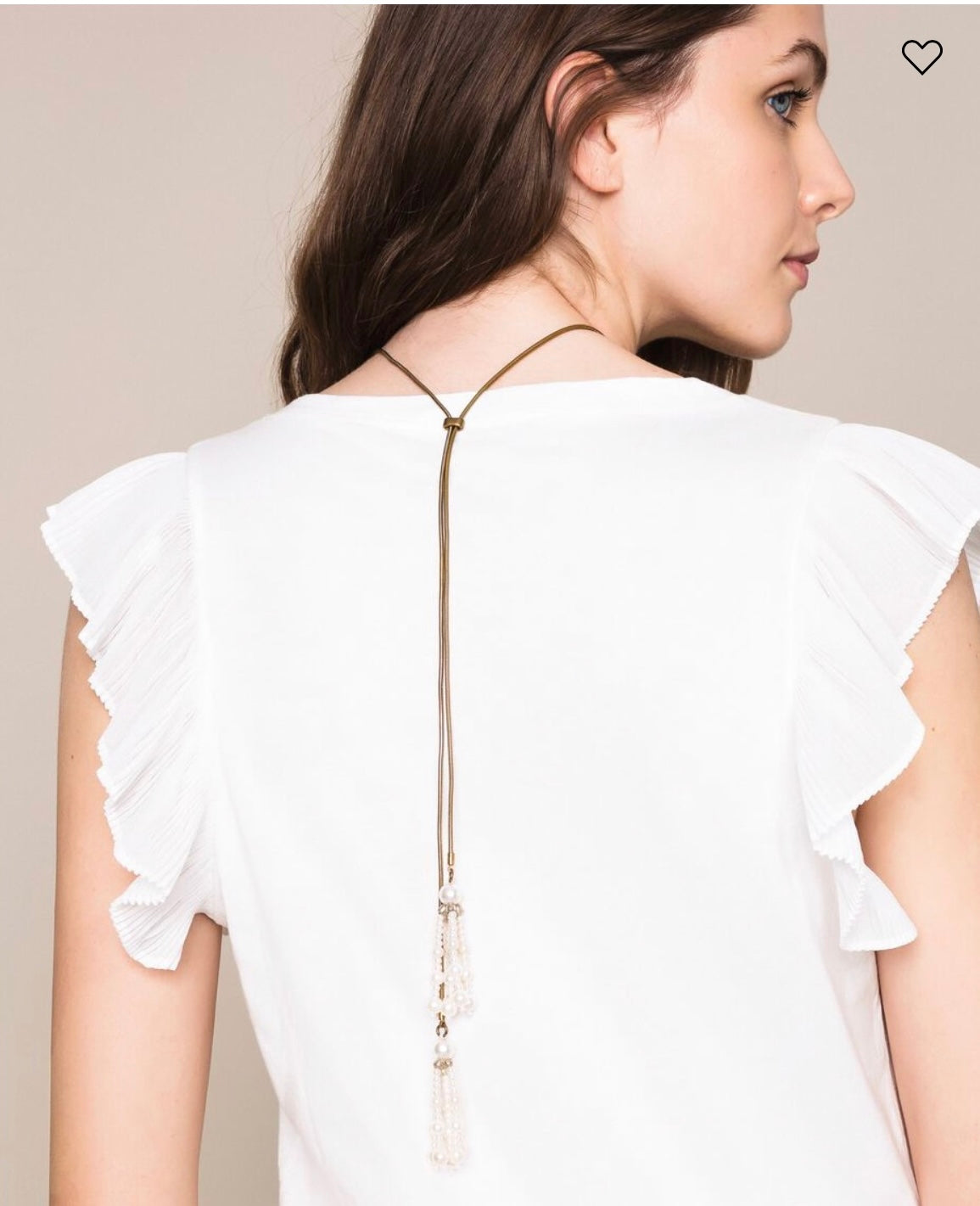 Adjustable necklace with shell and pearls