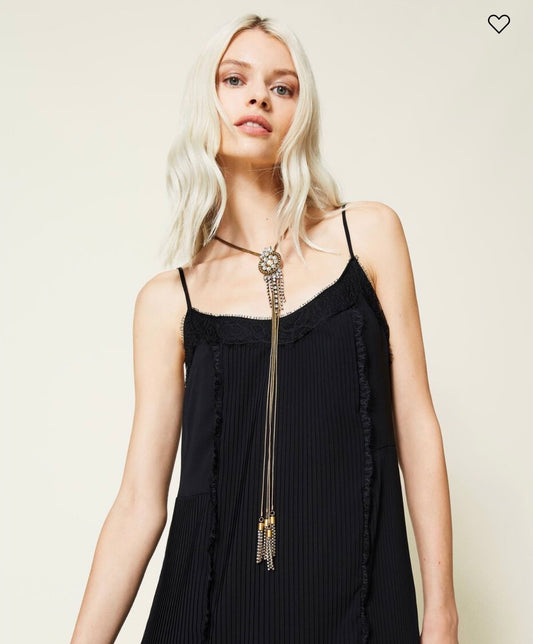 Choker with pendant and rhinestone fringes