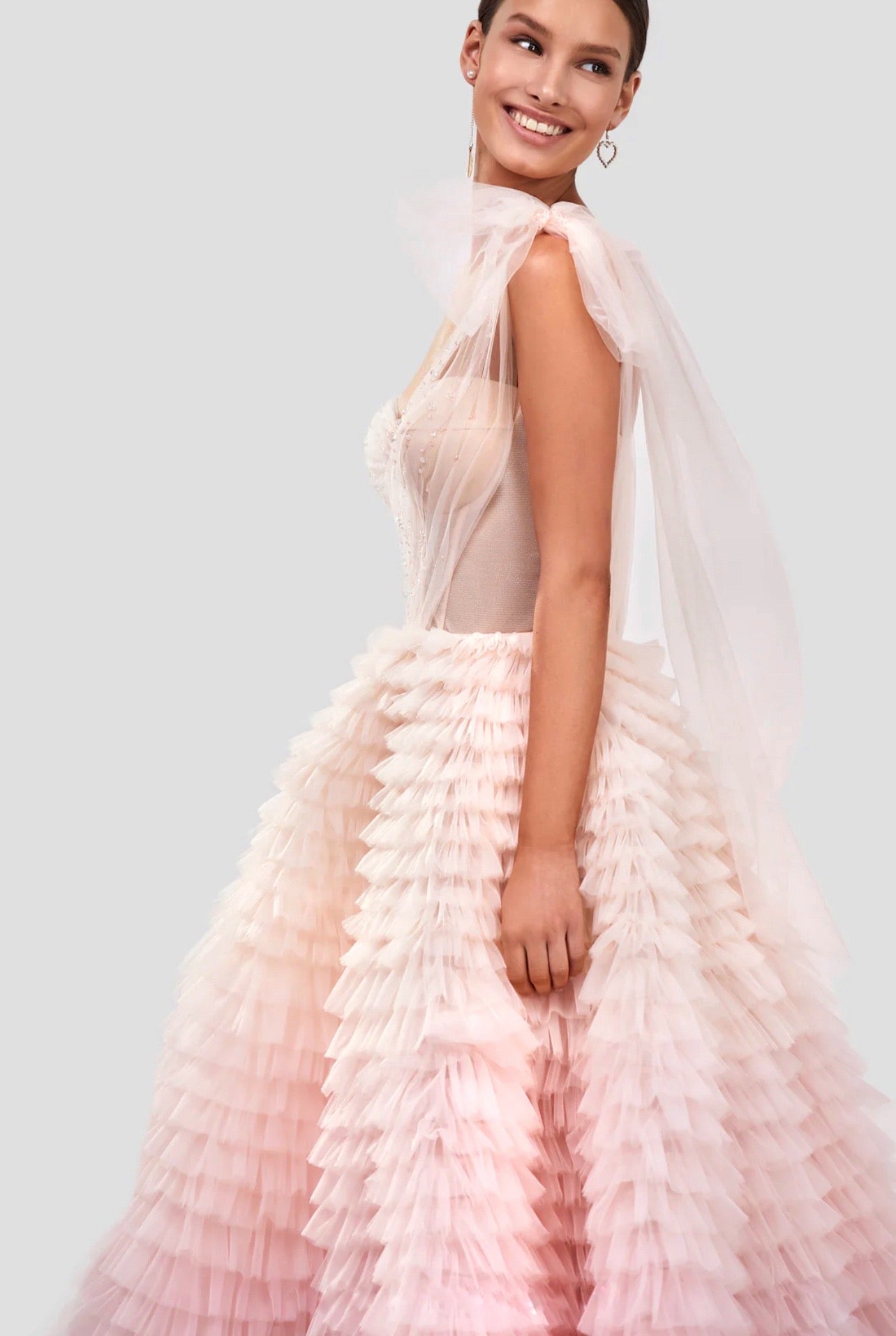 Charming ball gown with the frill-layered ombre maxi skirt